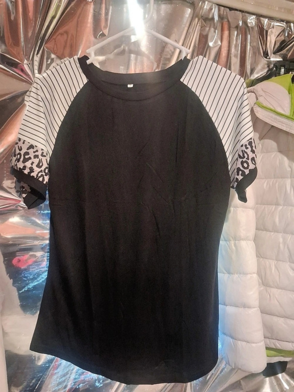 Brand New Women 'Small Color Block Short Sleeve Top Size Small